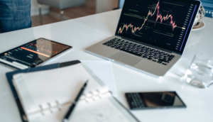 株やFX初心者におすすめのノートパソコン10選。取引スタイルに合わせたPCを紹介